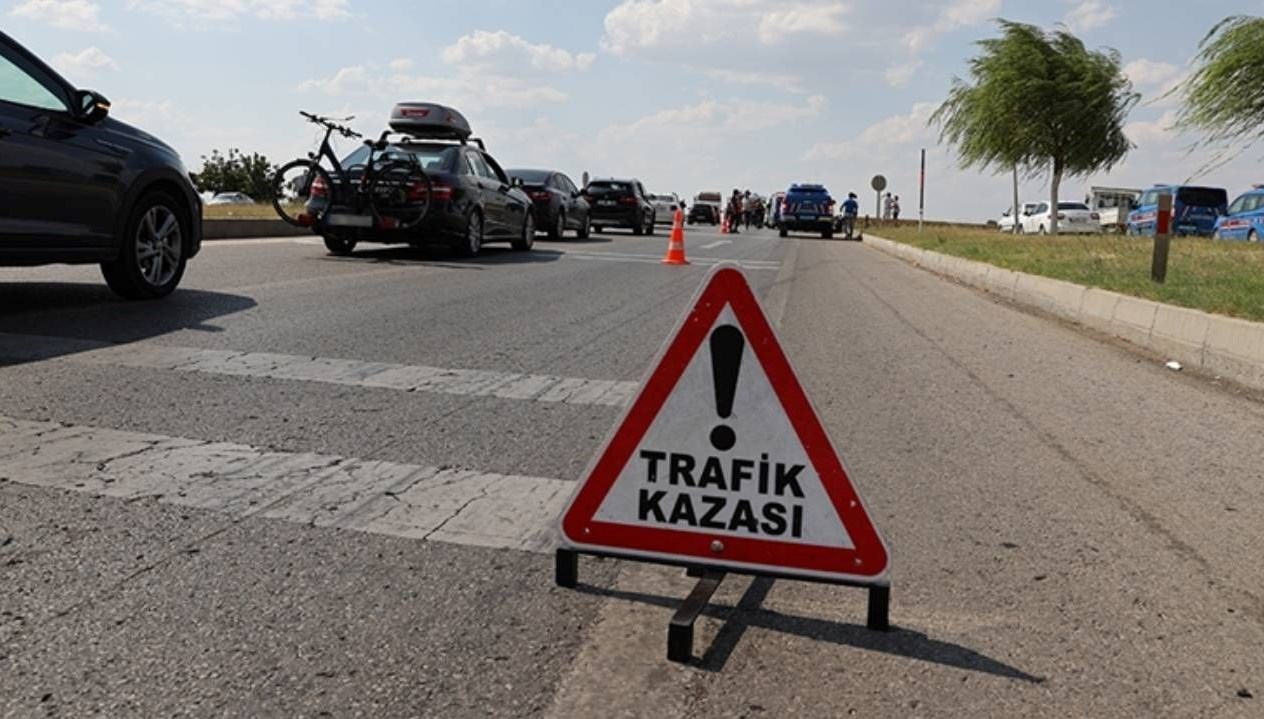 arac direge carpti surucu yaralandi va4FtJ3S