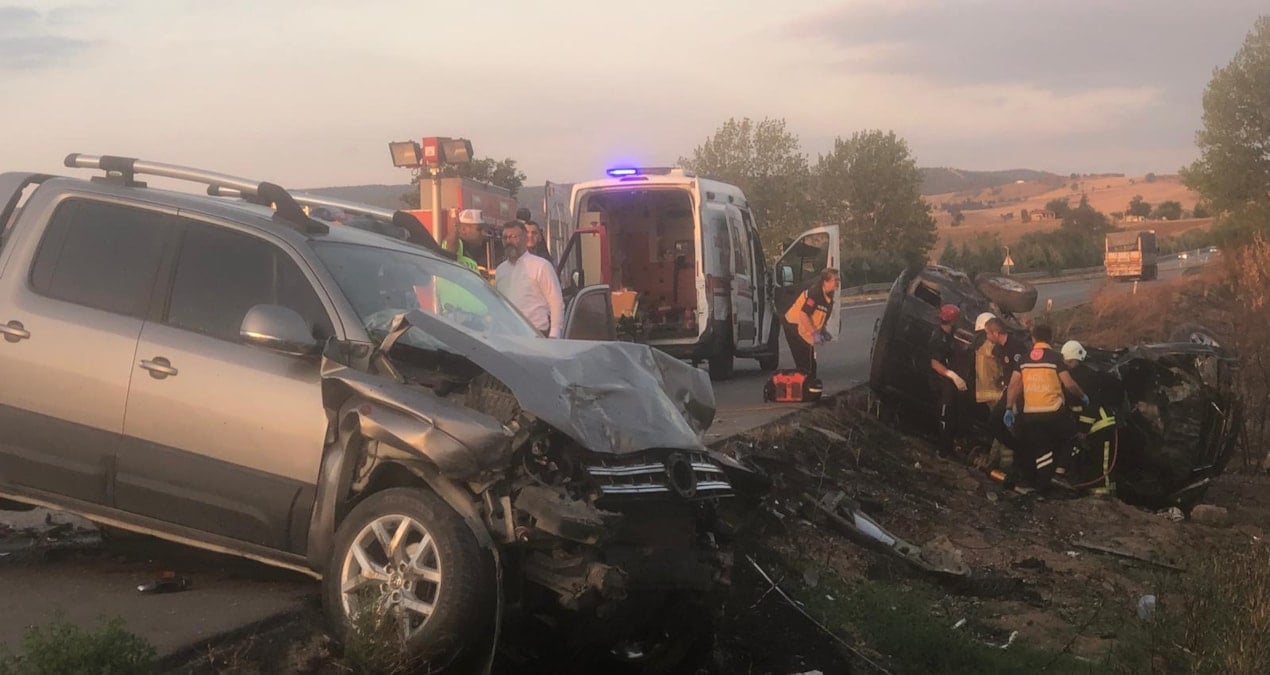 bursada korkunc kaza eski belediye baskani hayatini kaybetti 2 kisi yaralandi 8ecKYuJe