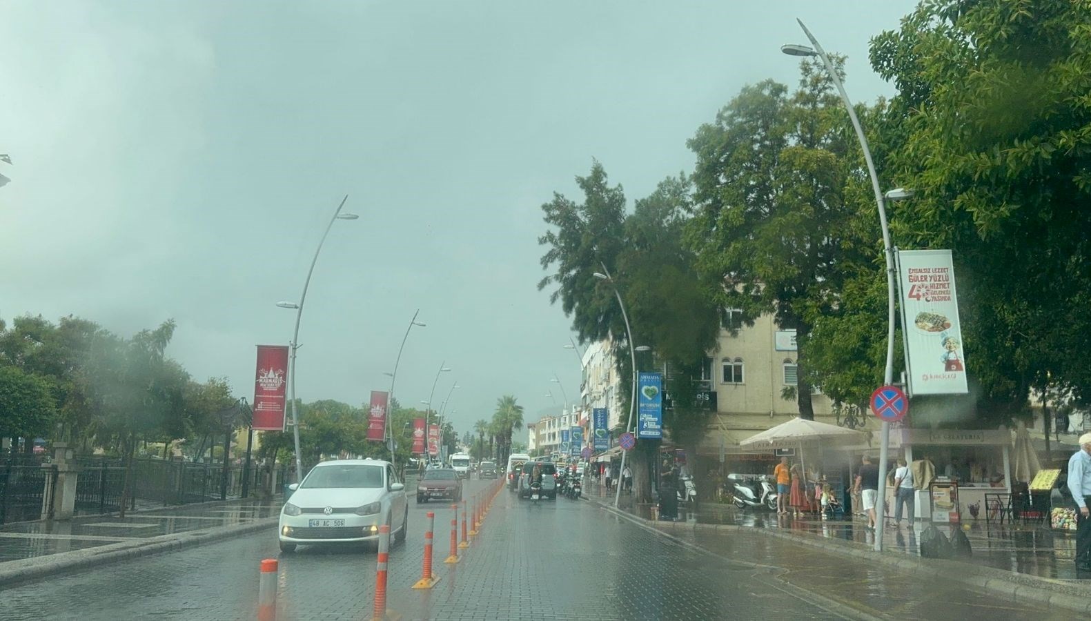 marmarise sonbaharin ilk yagmuru yagdi KFeinHWi