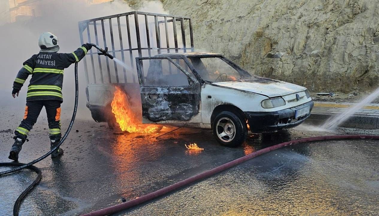 park halindeki kamyonette yangin 6QQRWj39