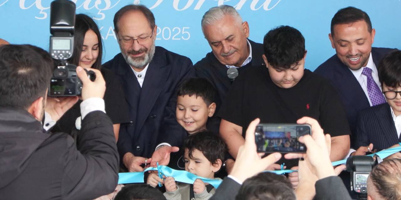 gorevden alindi ama torenlere devam ediyor ali erbas anaokulu acilisinda ortaya cikti HSHLlqXj.jpg