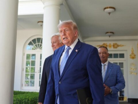 Trumptan iran aciklamasi F2KyWwxp
